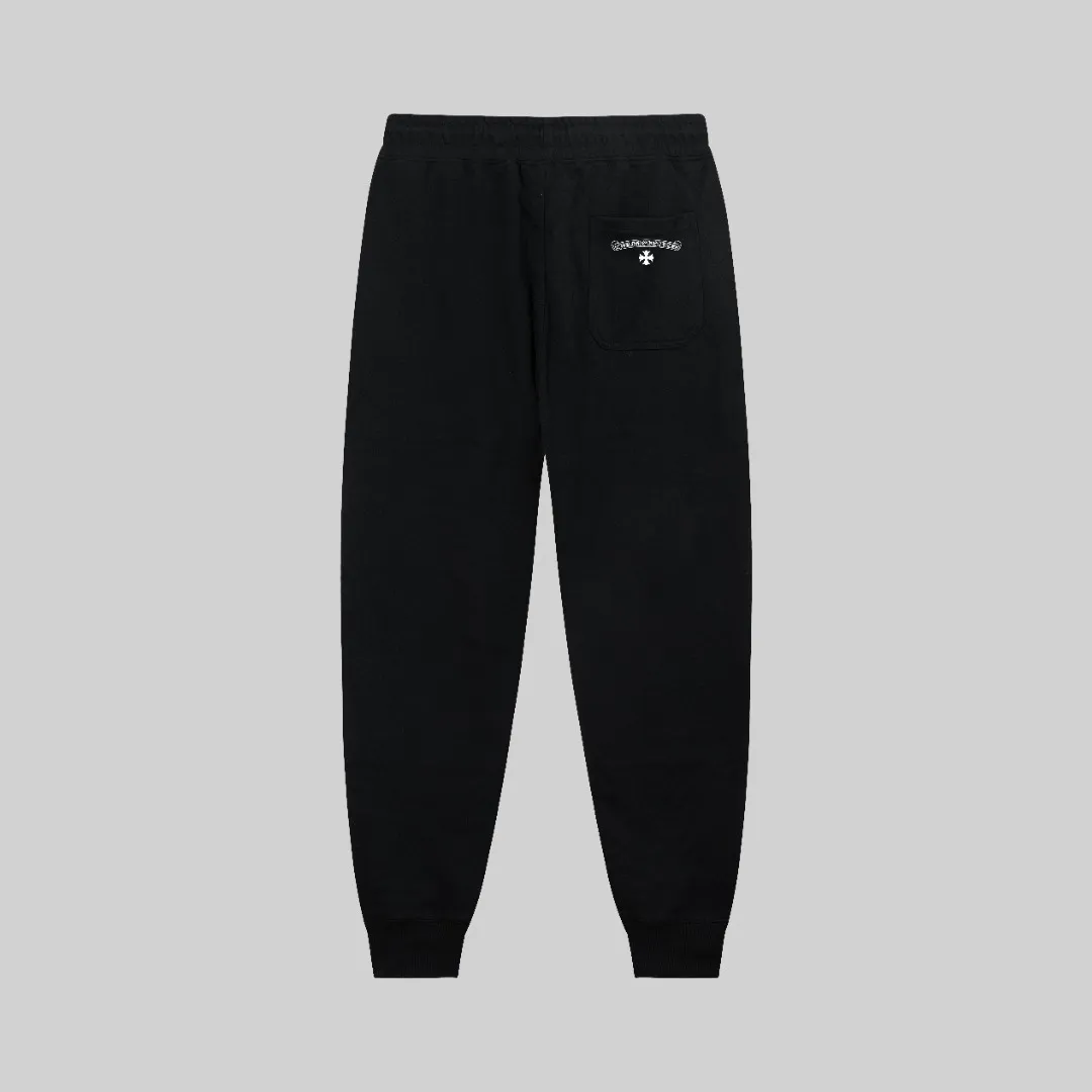 P270 top version, different currencies) ✨ chromehearts/Chrome Hearts SS Autumn and Winter Show Model Slim-fitting lines simple printed letter Logo sweatpants 360g weight compatible with all body types Black and white drawstring design on the waist elastic band Customized drawstring pockets with slant pocket design on both sides There is also a small pocket on the back Color: black gray Size S-XL
